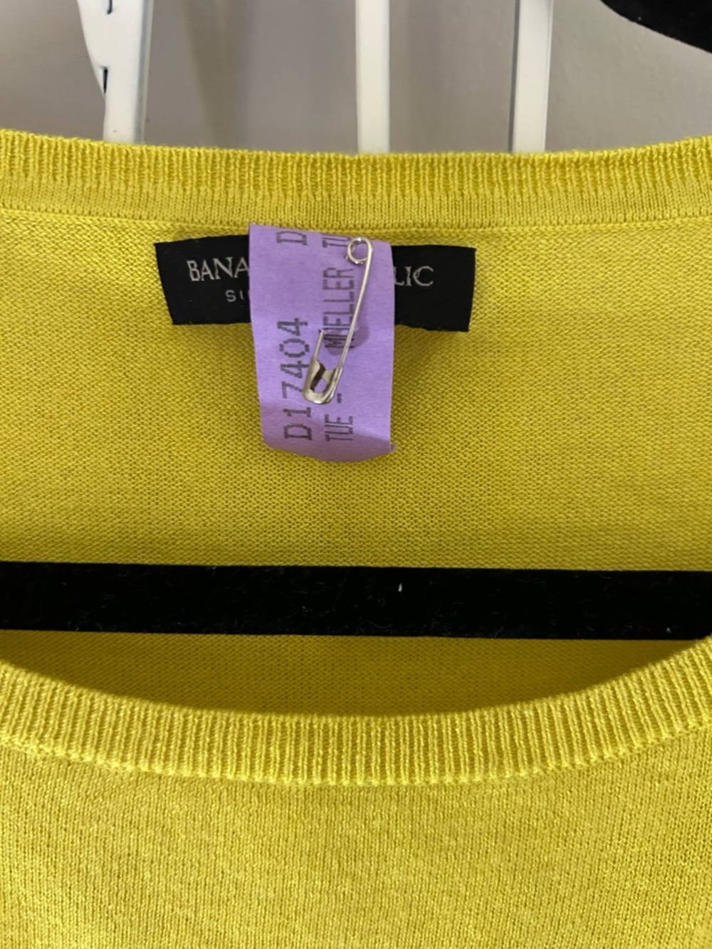 Banana Republic Women’s Lightweight Silk and Cashmere Crewneck Sweater - Yellow - Picture 6 of 8